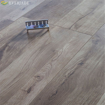 가벼운 오크 배치 된 EIR Pisos Laminados 비벨드 기술로 라미네이트 바닥