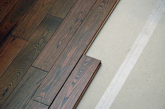 8mm 10mm 12mm AC4 HDF 엠보스 표면 래미네이트 나무 바닥과 독일 기술