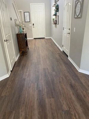 CE 인증 PVC 방화성 Lvt 클릭 비닐판지 바닥 5mm 8mm 방수성 라미네이트 타일